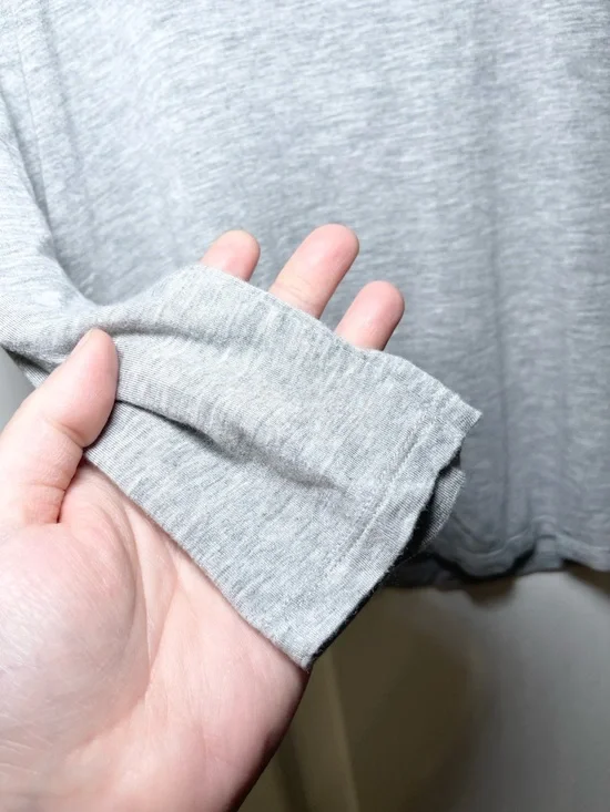 American Eagle Women's Gray Soft & Sexy V-Neck Long Sleeve Top Size Medium - Picture 10 of 12